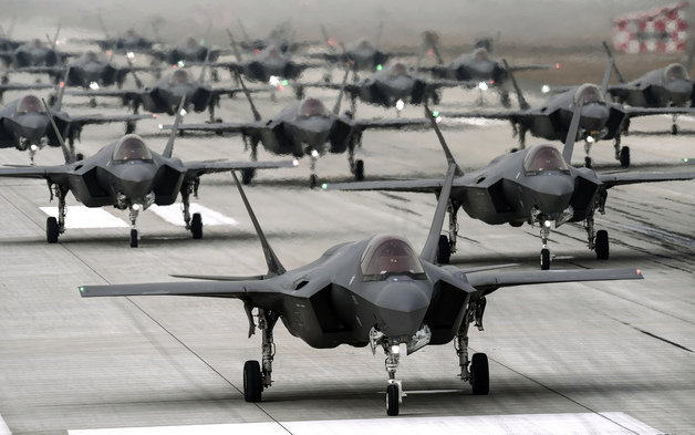 공군 F-35A 스텔스 전투기의 ‘엘리펀트 워크’ 훈련. (국방부 제공) 2022.3.25/뉴스1