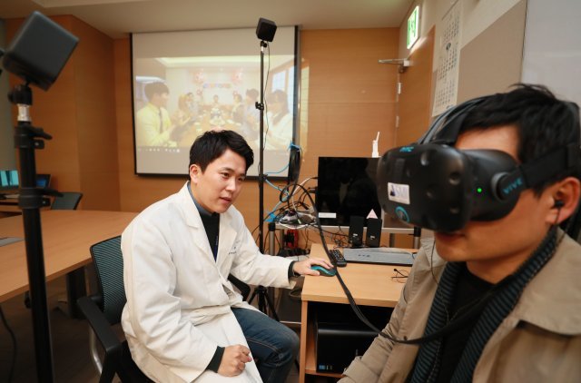 치매진단검사 시연 모습. 동아일보DB