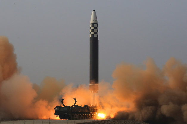 북한의 신형 대륙간탄도미사일(ICBM) ‘화성-17형’.