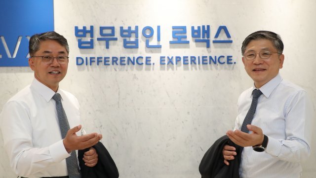 검찰 ‘특수통’ 출신의 법무법인 로백스 김기동 변호사(오른쪽)와 이동열 변호사의 모습