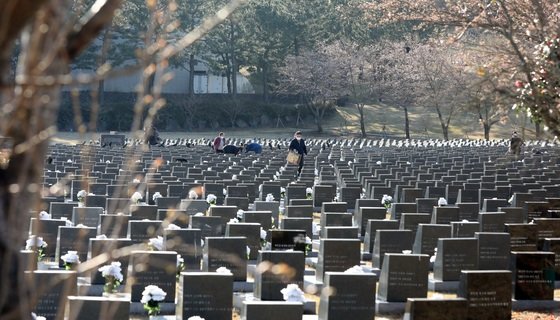 74주년 제주4·3추념식이 열리는 4·3평화공원 행방불명인 묘역.2022.4.3/뉴스1