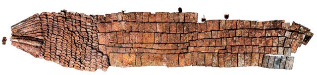 1992년 신문 배달 고교생이 처음 발견한 마갑총에서 출토된 5세기 초 말갑옷 일부. 국립김해박물관 제공