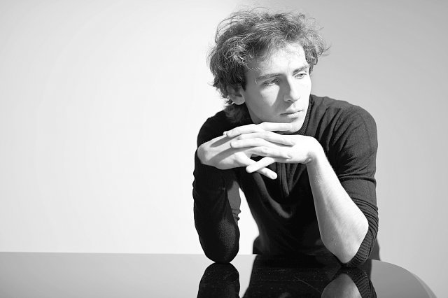 2019년 차이콥스키 콩쿠르 우승으로 부친인 바이올리니스트 장자크에 이어 음악 명가의 이름을 떨친 피아니스트 알렉상드르 캉토로프. 마스트미디어 제공 ⓒ Sasha Gusov