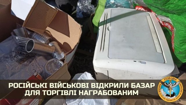 민간인에게 약탈한 물건으로 바자회를 연 러시아 군인들. 우크라이나 국방부 페이스북 갈무리