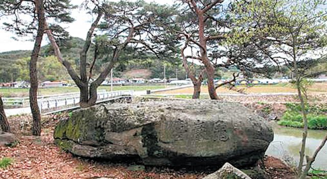 경남 하동군 옥종면 대곡리 일대에서 발견된 선사시대 성혈 유적. 하동군 제공