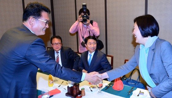 더불어민주당 송영길 전 대표(왼쪽)와 박영선 전 중소벤처기업부 장관. © News1