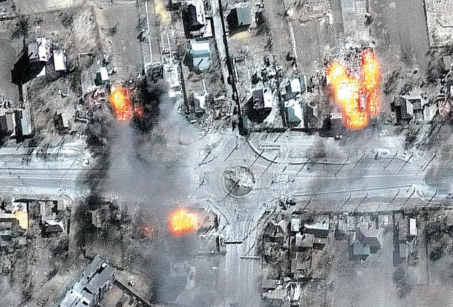 지난달 16일 우크라이나 체르니히우 민간인 거주지역이 러시아의 공격으로 불타고 있다. 맥사테크놀로지 제공