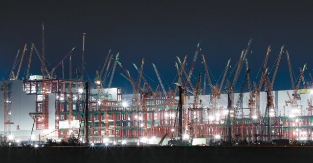 야간 공사가 진행 중인 삼성전자 경기 평택 3캠퍼스(P3).