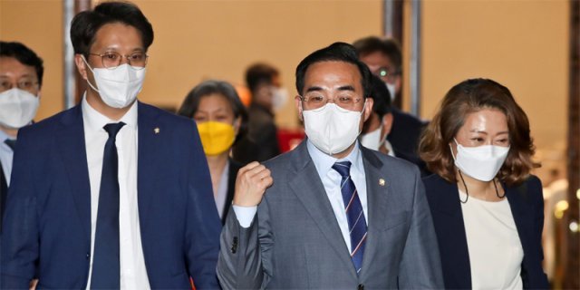 “검수완박, 지방선거 앞 무리” 신중론, 강경론에 묻혔다