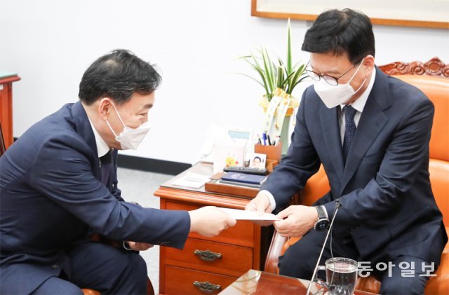국회 찾은 김오수 “검수완박은 교각살우”… 19일 전국 평검사회의 19년만에 열기로