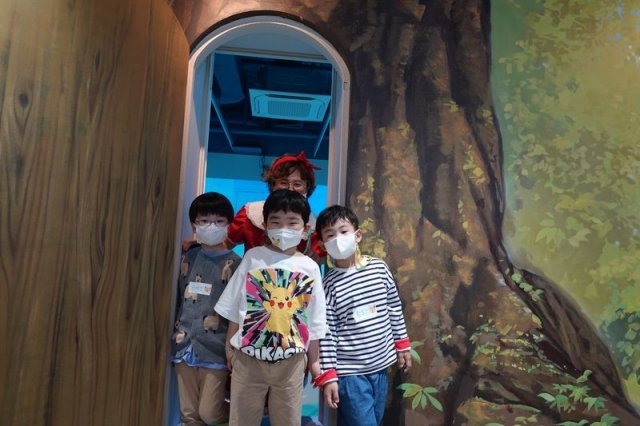 체험활동을 끝낸 아이들, 출처=IT동아