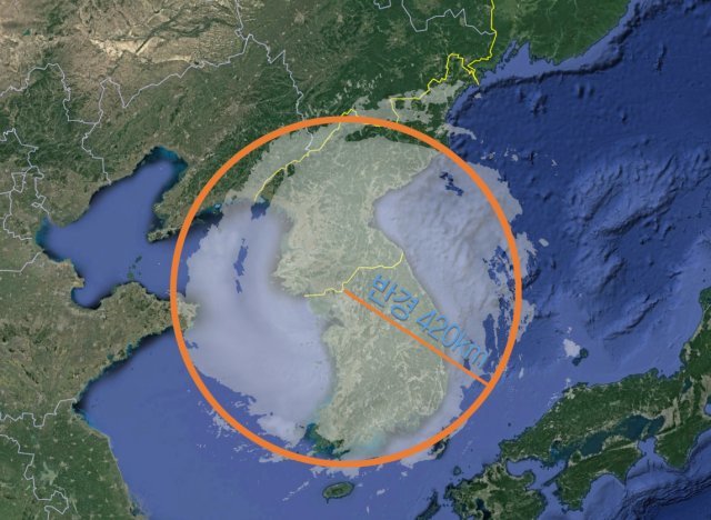 반경 420km 태풍과 한반도를 합성한 모습. 한반도 거의 전역을 덮습니다. 자료: 구글어스
