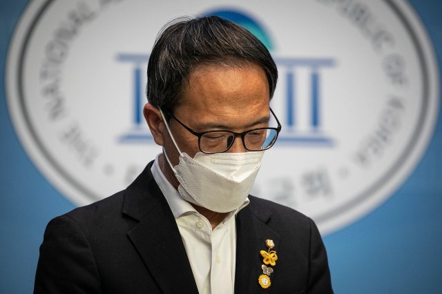박주민 더불어민주당 의원이 20일 서울 여의도 국회 소통관에서 유럽 사이버범죄 방지 협약 가입 촉구 기자회견을 하고 있다. 공동취재사진
