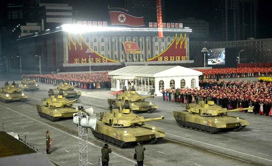북한이 작년 1월14일 평양 김일성광장에서 제8차 조선노동당 대회 기념 열병식을 개최했다. (평양 노동신문=뉴스1)
