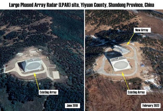 미국 군사전문 매체 디펜스뉴스는 중국이 산둥성에 한반도를 향한 대형 조기 경보레이더(LPAR)를 설치했다고 보도했다. 사진 속 1번은 기존 레이더, 2번은 새 레이더. (맥사 테크놀로지 사진)© 뉴스1