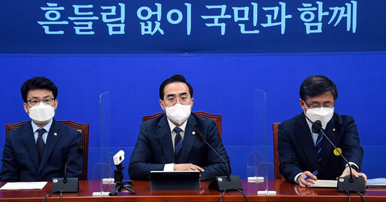 박홍근 더불어민주당 원내대표가 21일 서울 여의도 국회에서 열린 정책조정회의에서 발언하고 있다. 사진공동취재단