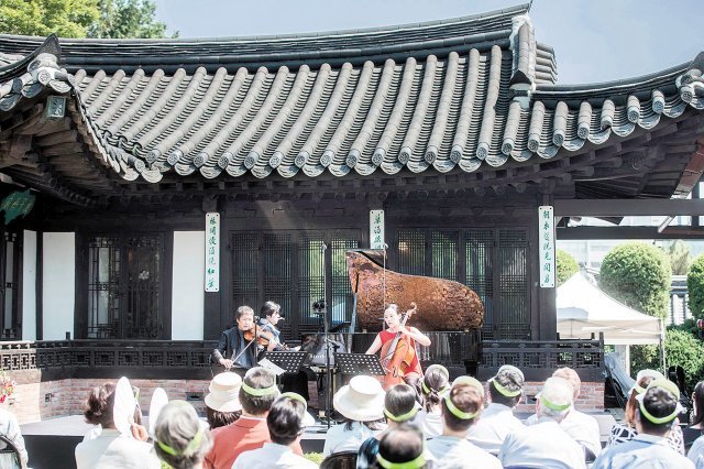 서울스프링페스티벌의 상징이 된 윤보선 고택음악회의 지난해 공연 모습. 서울스프링페스티벌 제공