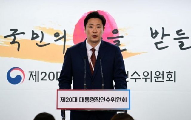 홍경희 인수위 부대변인. 인수위사진기자단