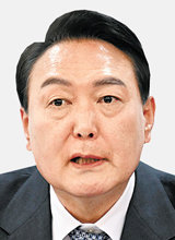 尹 “검수완박은 헌법 위배… 국민 시선 두려워해야”