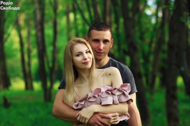 러시아 군인 로만 비코프스키(27)와 아내 올가 비코프스카야. 자유유럽방송(RFE/RL) 유튜브 갈무리