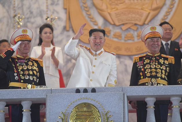 지난 25일 북한 평양 김일성광장에서 조선인민혁명군 창건 90돌 기념 열병식이 개최됐다. (평양 노동신문=뉴스1)