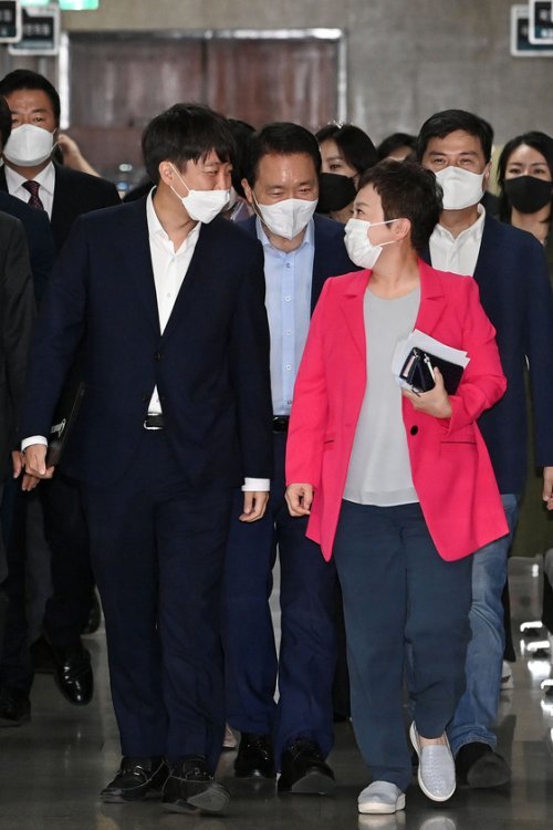 이준석 국민의힘 대표와 정미경 최고위원. © News1