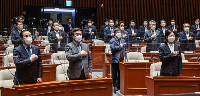 [사설]검수완박 이어 ‘언론재갈’법… 민주당의 좌충우돌 입법 폭주