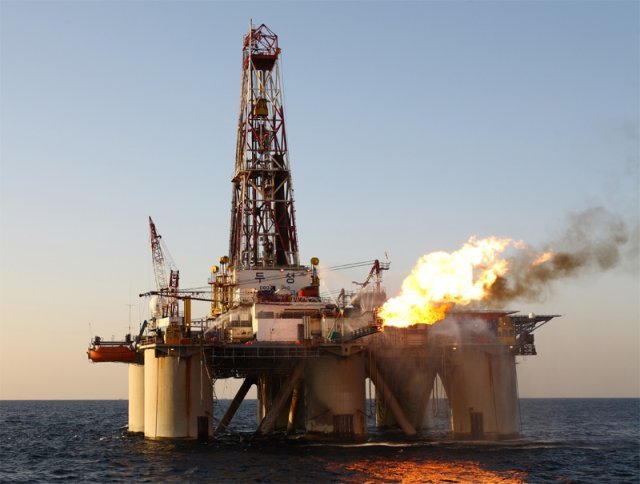 울산 남동쪽 58km 지점에 있는 동해 가스전이 지난해 12월 천연가스 고갈로 생산을 중단했다. 현재 국내에 석유자원을 생산하는 시설은 전혀 없다. 전문가들은 동해 이외 해역에서도 적극적인 석유자원 탐사가 필요하다고 지적한다. 한국석유공사 제공