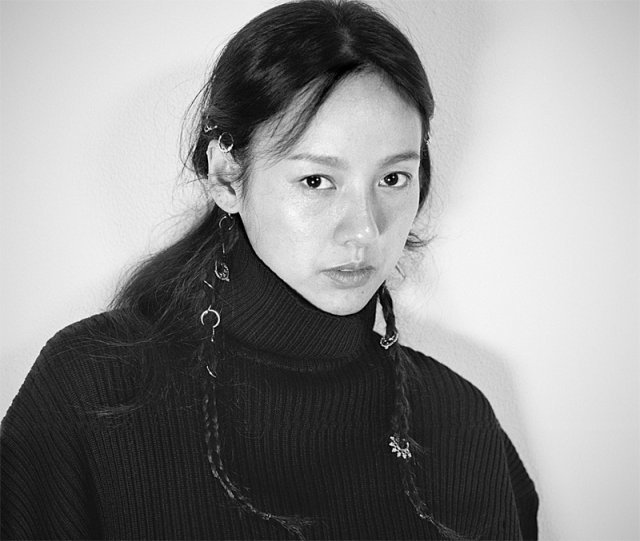 가수 이효리를 촬영한 김태은 작가의 ‘더블유’(2017년). 스타를 단순하고 담백하게 표현했다.