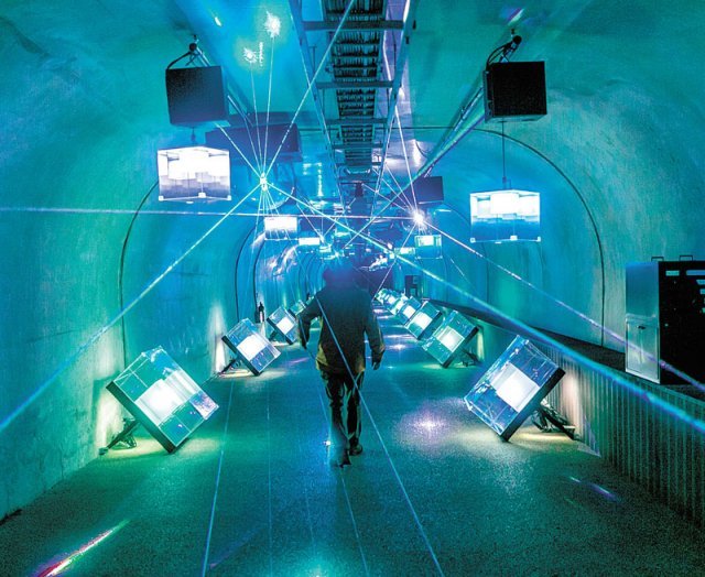 폐광 터널에 세워진 통리탄탄파크의 ‘빛을 찾는길’.