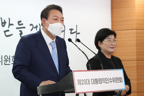 윤석열 대통령 당선인이 지난 4월14일 오후 서울 종로구 통의동 대통령직인수위원회 브리핑룸에서 추가 인선 발표를 하고 있다. 2022.4.14/뉴스1