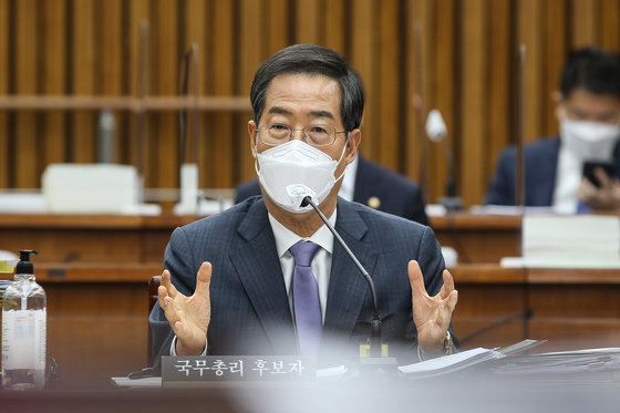 한덕수 국무총리 후보자가 2일 서울 여의도 국회에서 열린 인사청문회에서 의원 질의에 답하고 있다. (공동취재) 2022.5.2/뉴스1