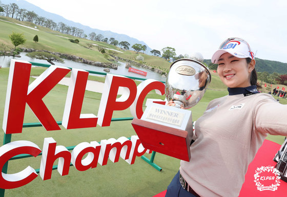 한국여자프로골프(KLPGA) 투어시즌 첫 메이저대회 ‘크리스 F&C 제44회 KLPGA 챔피언십’에서 우승을 차지한 김아림. KLPGA 제공