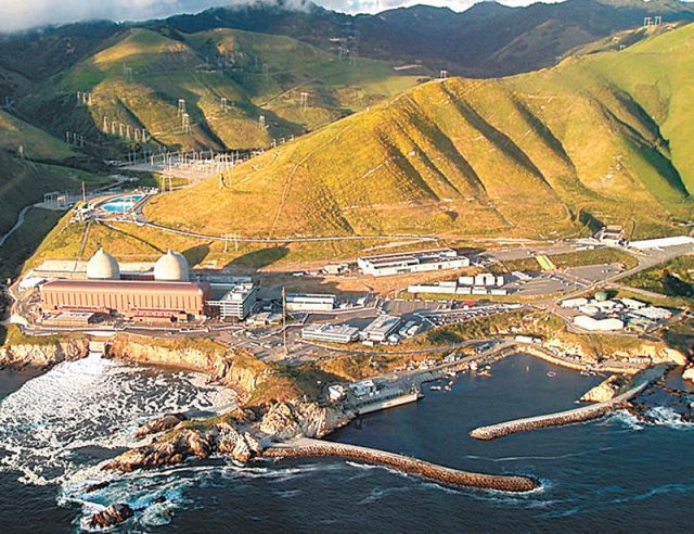 미국 서부 캘리포니아주 샌루이스오비스포 카운티에 위치한 ‘디아블로캐니언’ 원자력발전소. 캘리포니아의 유일한 원전인 이곳은 
환경단체의 반발, 노후화 등으로 당초 2025년 문을 닫을 예정이었지만 전력난이 심화하자 최근 주정부가 운영 연장을 추진하고 
있다. 사진 출처 샌루이스오비스포 카운티 홈페이지