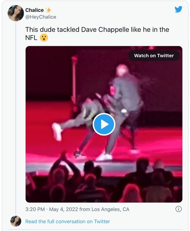 미국 유명 코미디언 데이브 샤펠이 무대로 난입한 관객에게 폭행을 당했다. © 뉴스1 (트위터 캡쳐 갈음)