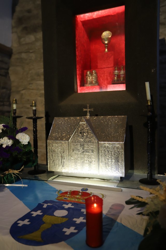 세브레이로 성당의 ‘기적의 성배’