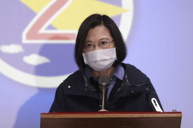 차이잉원 대만 총통이 4월 1일 금요일 대만 북부 신추시 공군기지를 방문해 연설을 하고 있다. AP뉴시스