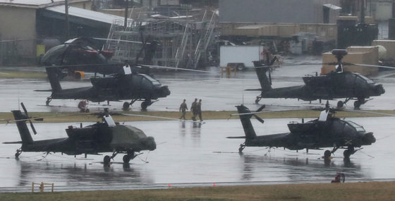 경기 평택 팽성읍 주한미군 캠프 험프리스에 헬기가 계류돼 있다. 2022.4.13/뉴스1 © News1