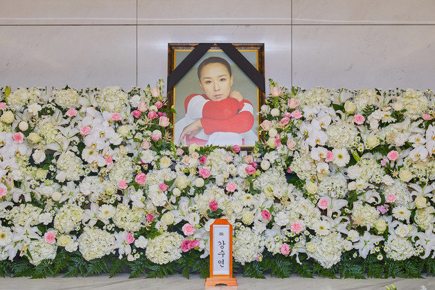 한국 영화의 큰 별 故 강수연의 빈소가 8일 삼성서울병원 장례식장에 마련됐다. 강수연 배우 장례위원회 제공