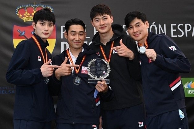 왼쪽부터 김준호, 김정환, 오상욱, 구본길. 국제펜싱협회 SNS 캡처