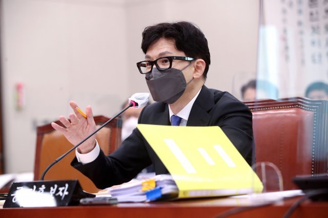 한동훈 법무부장관 후보자가 9일 서울 여의도 국회에서 열린 인사청문회에서 의원 질의에 답변하고 있다. 뉴시스