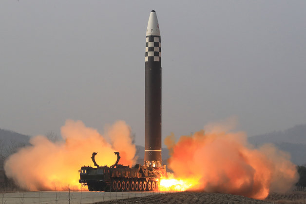 (평양 노동신문=뉴스1) = 북한 대륙간탄도미사일(ICBM) ‘화성-17’형‘. [국내에서만 사용가능. 재배포 금지. DB 금지. For Use Only in the Republic of Korea. Redistribution Prohibited] rodongphoto@news1.kr