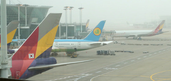 사진은 14일 인천국제공항 계류장에 항공기 모습. 2022.3.14/뉴스1 © News1