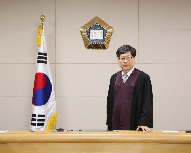 법무법인 평산 최한돈 대표변호사의 판사시절 모습.