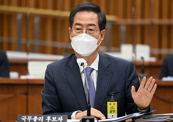 한덕수 국무총리 후보자가 지난 2일 서울 여의도 국회에서 열린 인사청문회에서 위원들의 질의에 답하고 있다. (공동취재)2022.5.2/뉴스1
