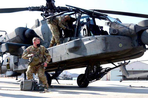 주한미군 AH-64E ‘아파치 가디언’ 헬기 이륙 점검 .(미 육군 제2보병사단 제2항공전투여단 페이스북) © 뉴스1
