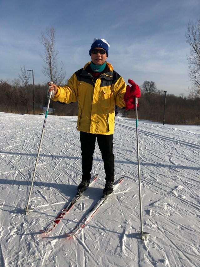 김권식 회장이 추운 겨울 미국 미네소타에서 크로스컨트리 스키를 즐기고 있다. 김권식 회장 제공.