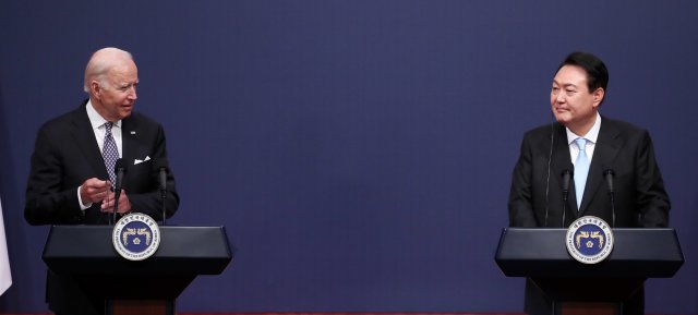윤석열 대통령과 조 바이든 미국 대통령이 21일 서울 용산 대통령실 청사에서 공동기자회견을 하고 있다. 2022.05.21 (대통령실사진기자단)