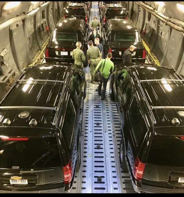 미 대통령 전용차량 캐딜락 원과 경호차량들이 수송기로 이동되고 있다. 미 비밀경호국 SNS