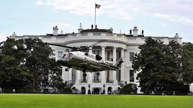 새로운 미 대통령 전용헬기로 선정된 ‘VH-92A’가 2018년 백악관에서 이착륙 테스트를 하고 있다. 미해병 SNS